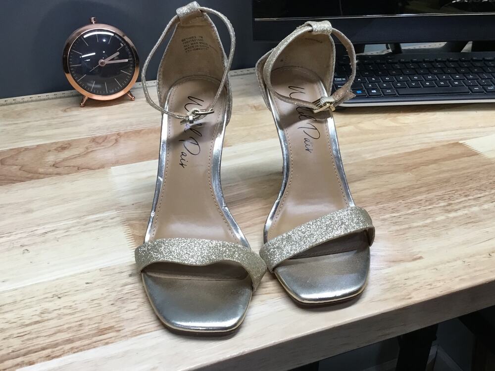 Wild Pair Bethie 2 Dress Sandals Womens 7 Gold Glitter Ankle Strap Stiletto Heel